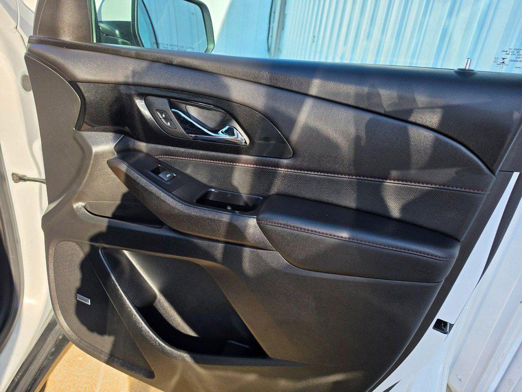 used 2022 Chevrolet Traverse car, priced at $23,900