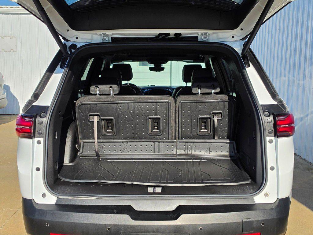 used 2022 Chevrolet Traverse car, priced at $23,900