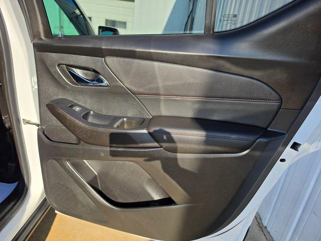 used 2022 Chevrolet Traverse car, priced at $23,900