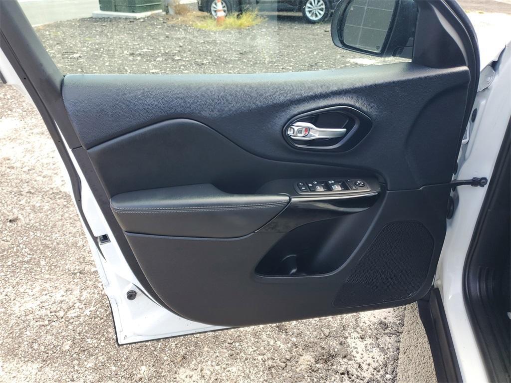 used 2023 Jeep Cherokee car, priced at $22,266