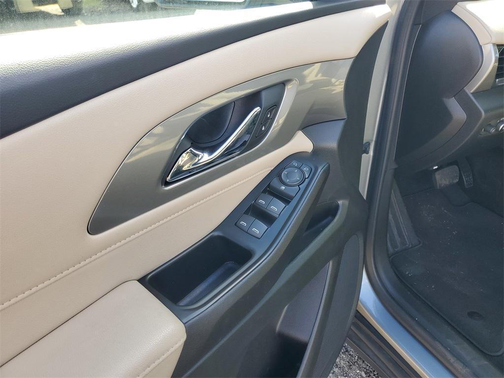 used 2023 Chevrolet Traverse car, priced at $22,312