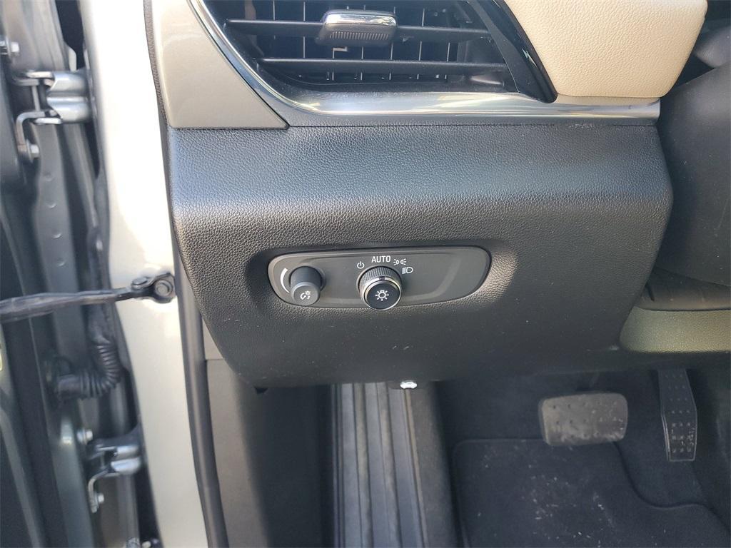 used 2023 Chevrolet Traverse car, priced at $22,312