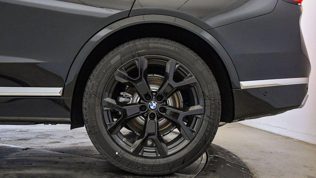 new 2026 BMW X7 car, priced at $89,725