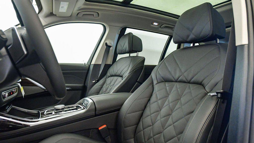 new 2026 BMW X7 car, priced at $89,725