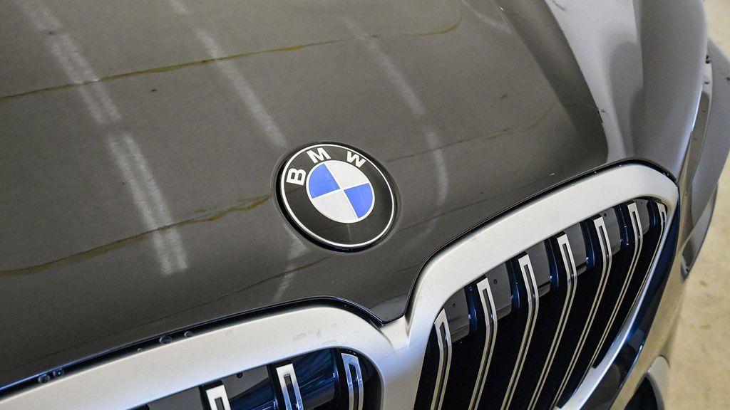 new 2026 BMW X7 car, priced at $89,725