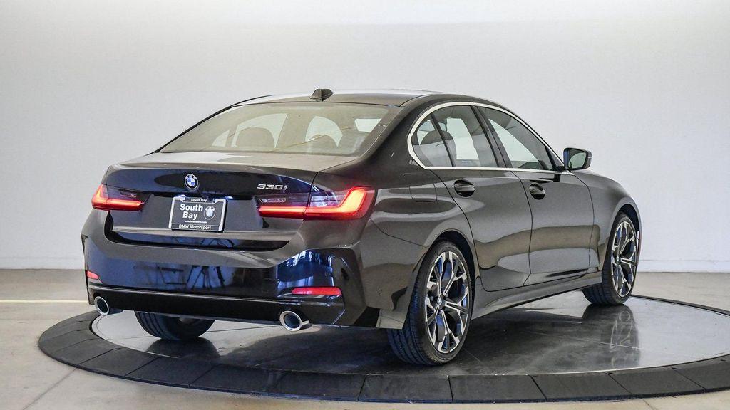 BMW 3 Series view 5
