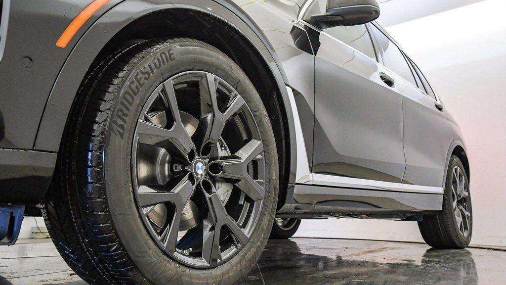 new 2026 BMW X7 car, priced at $90,115