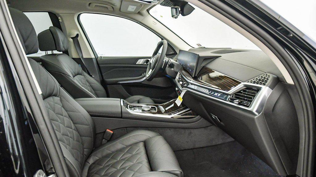 new 2026 BMW X7 car, priced at $90,115