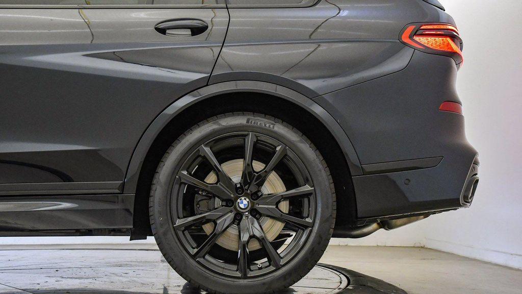 new 2026 BMW X7 car, priced at $115,775