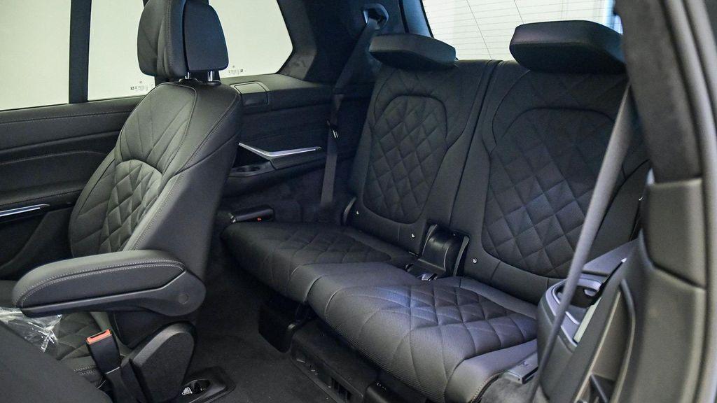 new 2027 BMW X7 car, priced at $101,102
