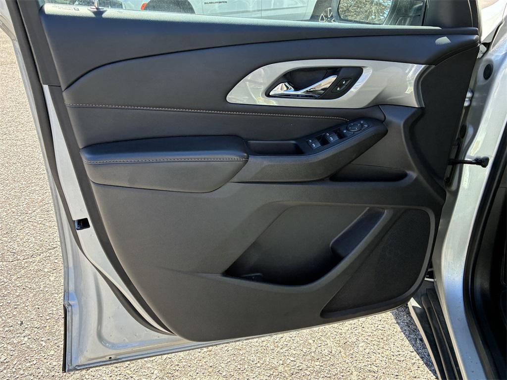 used 2021 Chevrolet Traverse car, priced at $18,722