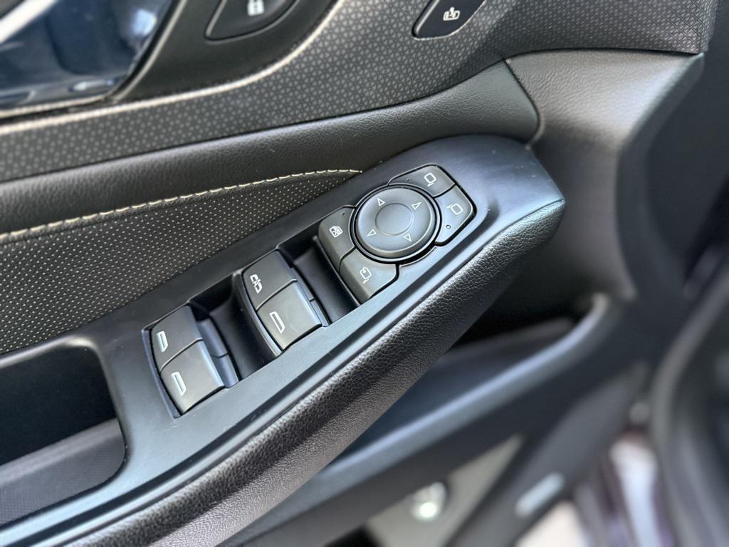 used 2023 Chevrolet Traverse car, priced at $36,990