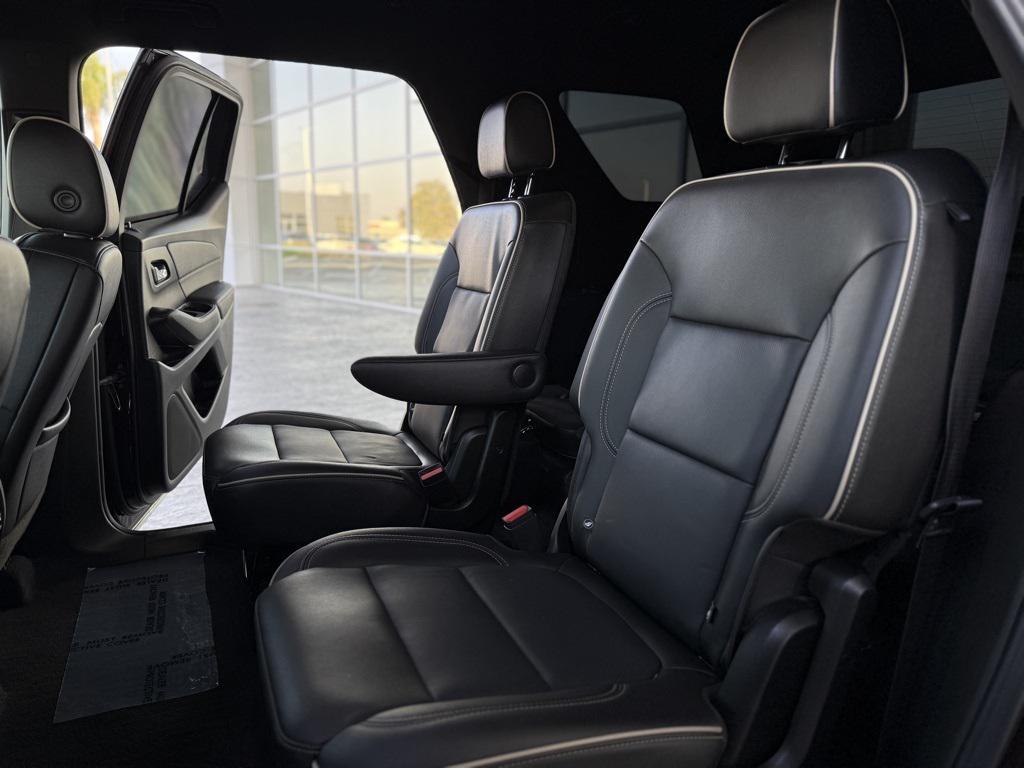 used 2023 Chevrolet Traverse car, priced at $36,990