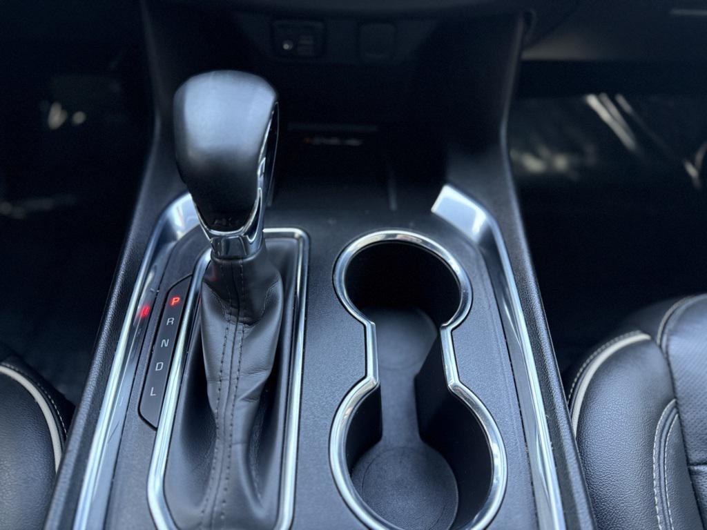 used 2023 Chevrolet Traverse car, priced at $36,990