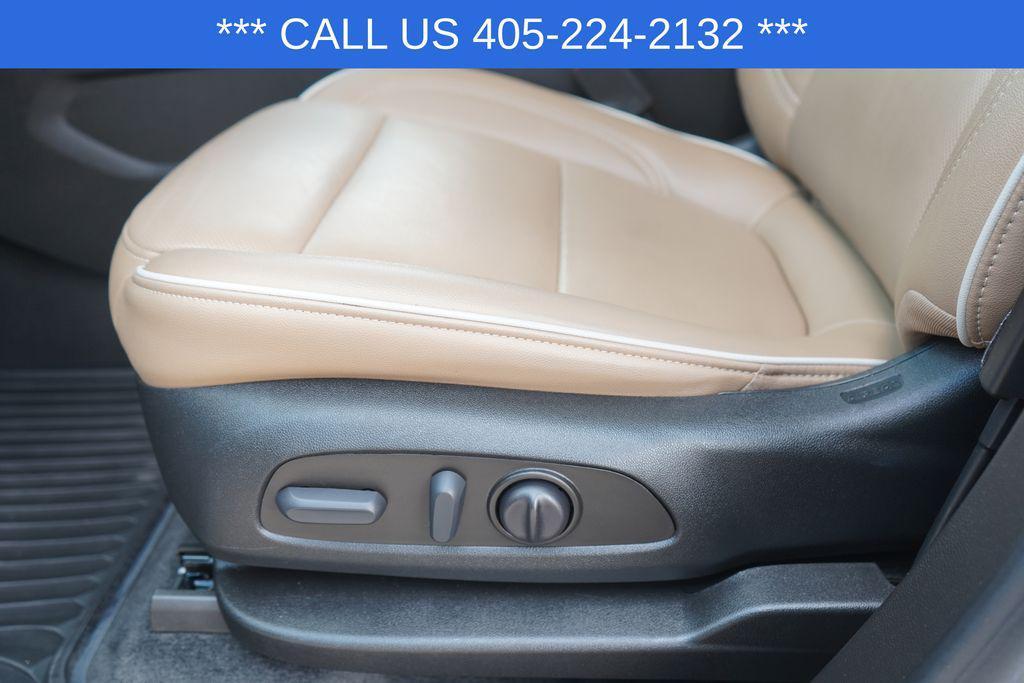 used 2023 Chevrolet Traverse car, priced at $33,990