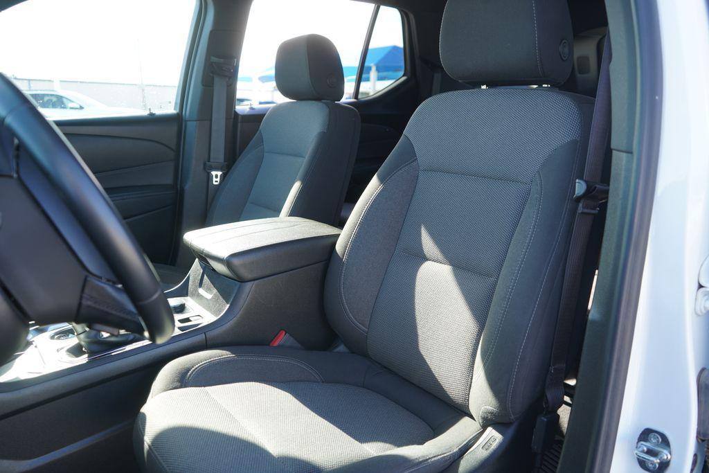 used 2023 Chevrolet Traverse car, priced at $22,999