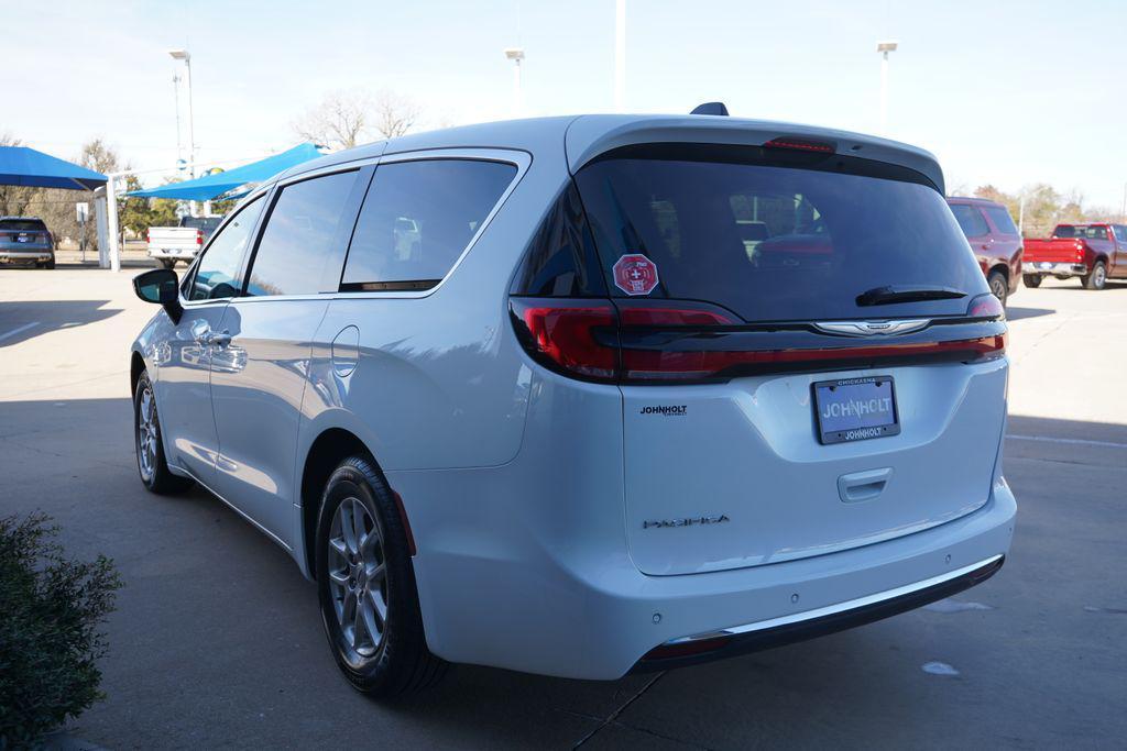 used 2025 Chrysler Pacifica car, priced at $28,999