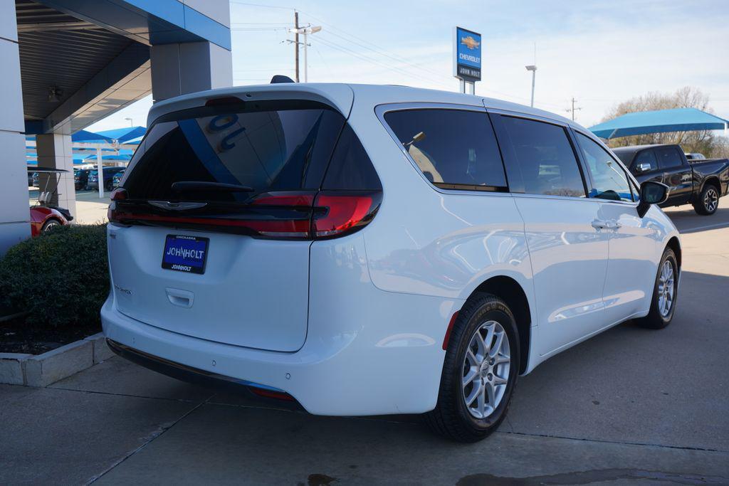 used 2025 Chrysler Pacifica car, priced at $28,999