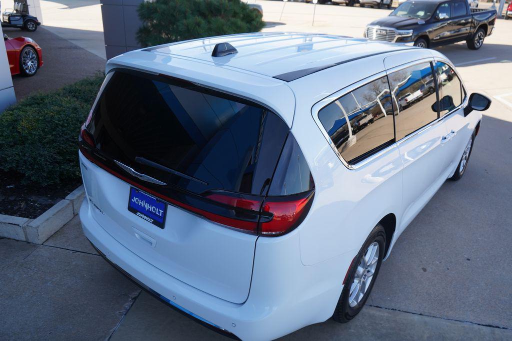 used 2025 Chrysler Pacifica car, priced at $28,999