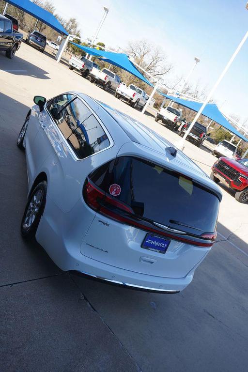 used 2025 Chrysler Pacifica car, priced at $28,999