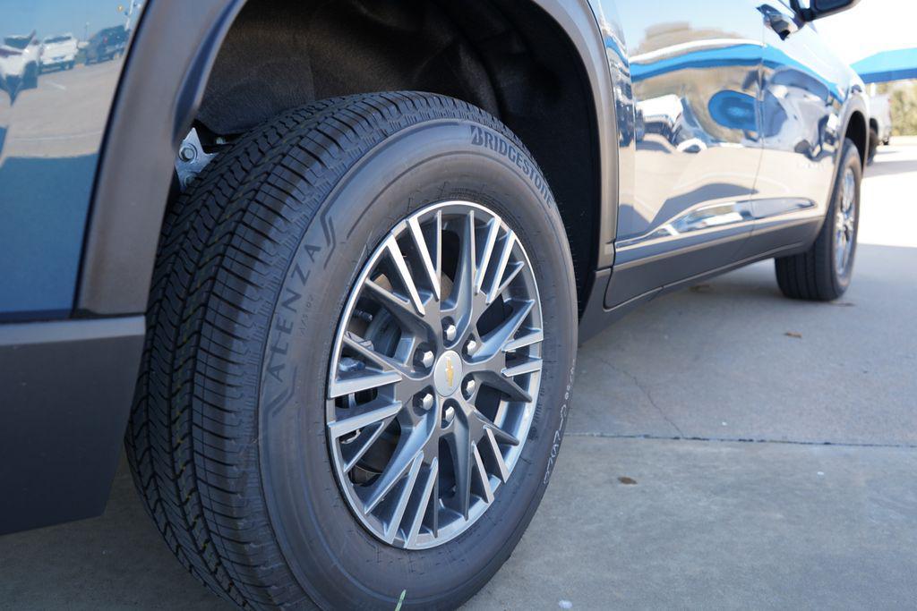 new 2026 Chevrolet Traverse car, priced at $39,276
