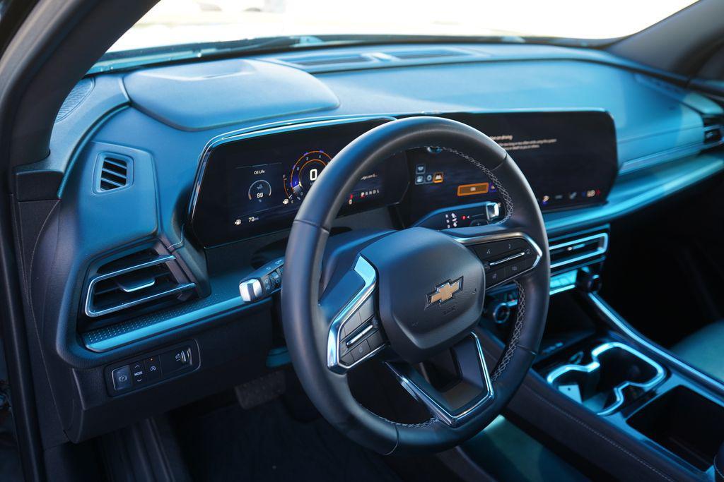 used 2025 Chevrolet Traverse car, priced at $35,806