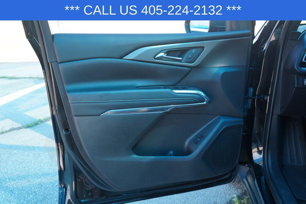 used 2025 Chevrolet Traverse car, priced at $37,991