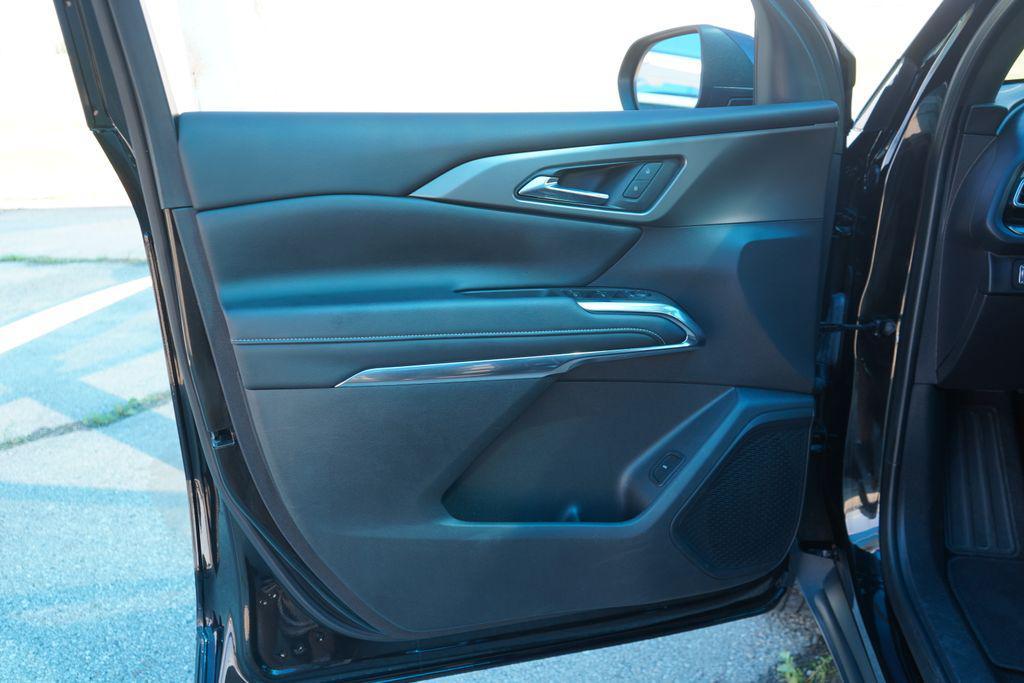 used 2025 Chevrolet Traverse car, priced at $35,806