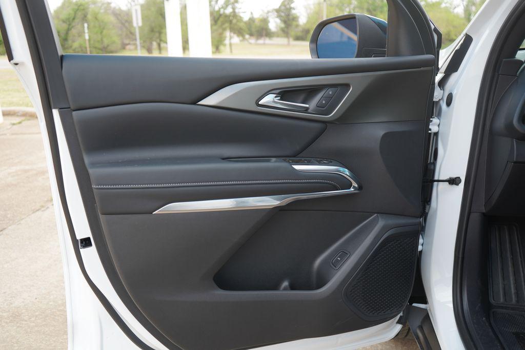 new 2026 Chevrolet Traverse car, priced at $43,121