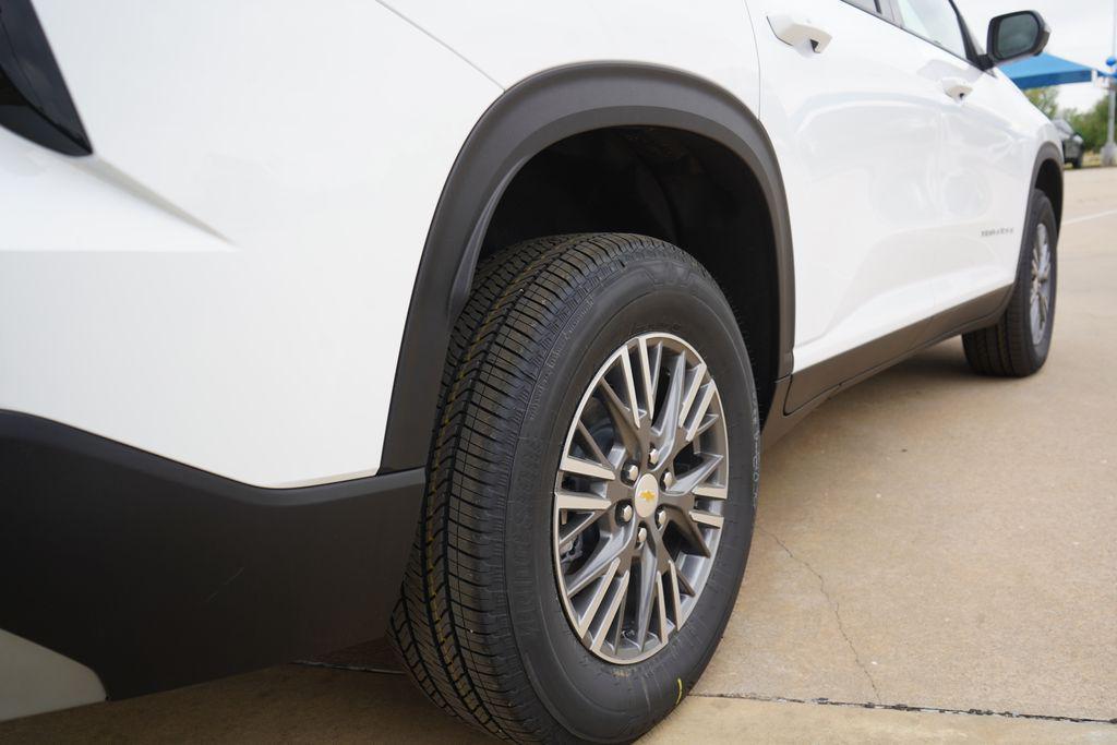 new 2026 Chevrolet Traverse car, priced at $43,121