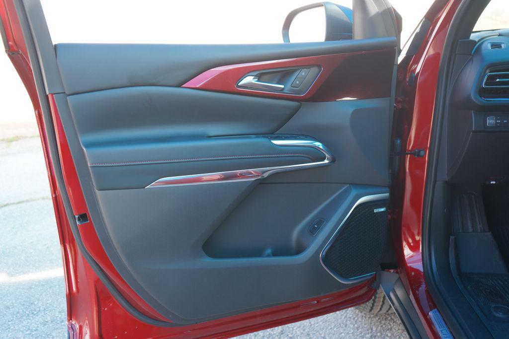 new 2026 Chevrolet Traverse car, priced at $55,305