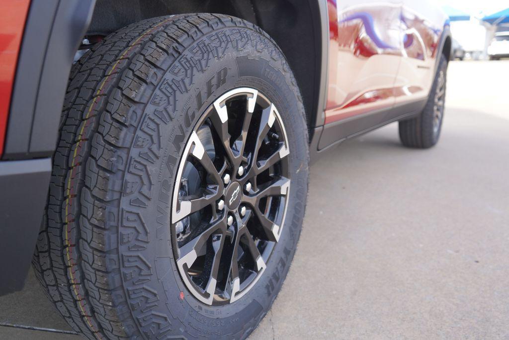 new 2026 Chevrolet Traverse car, priced at $55,305