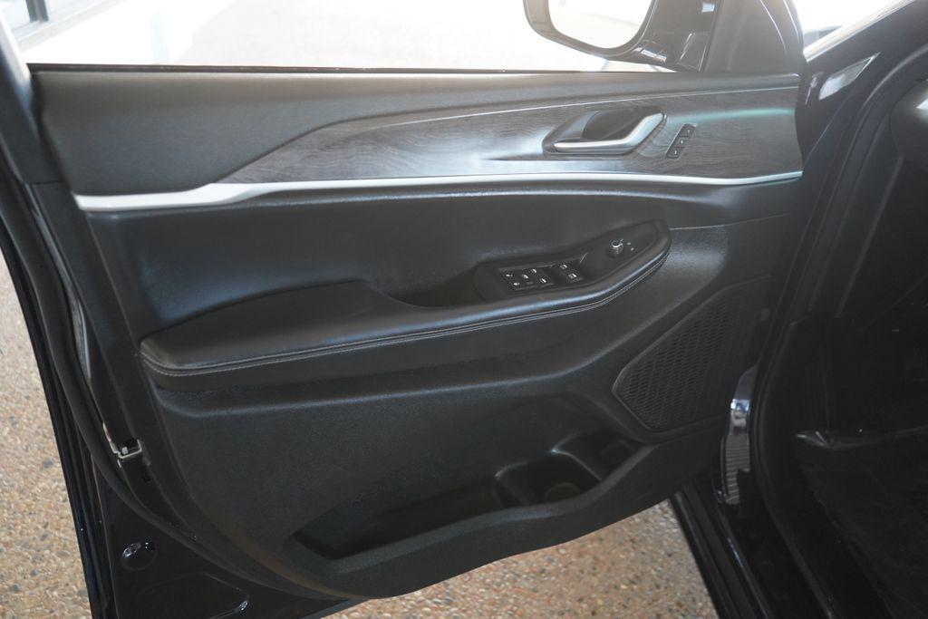 used 2024 Jeep Grand Cherokee L car, priced at $34,799