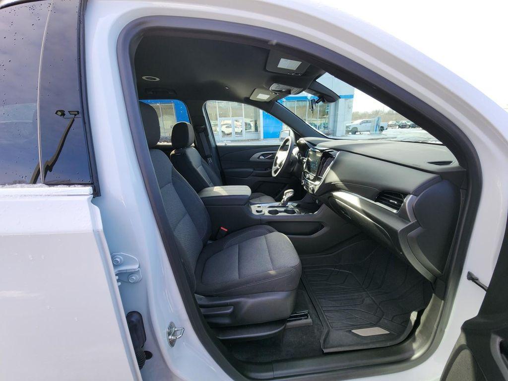 used 2023 Chevrolet Traverse car, priced at $30,987