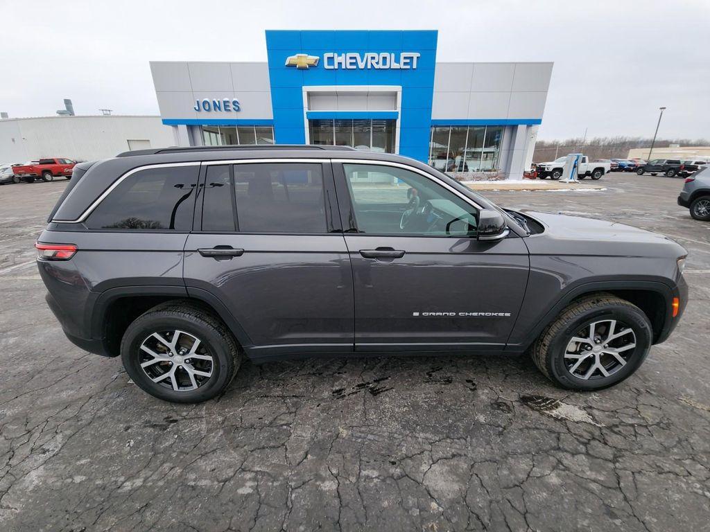 used 2024 Jeep Grand Cherokee car, priced at $32,987