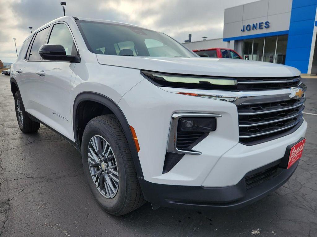 used 2025 Chevrolet Traverse car, priced at $37,987