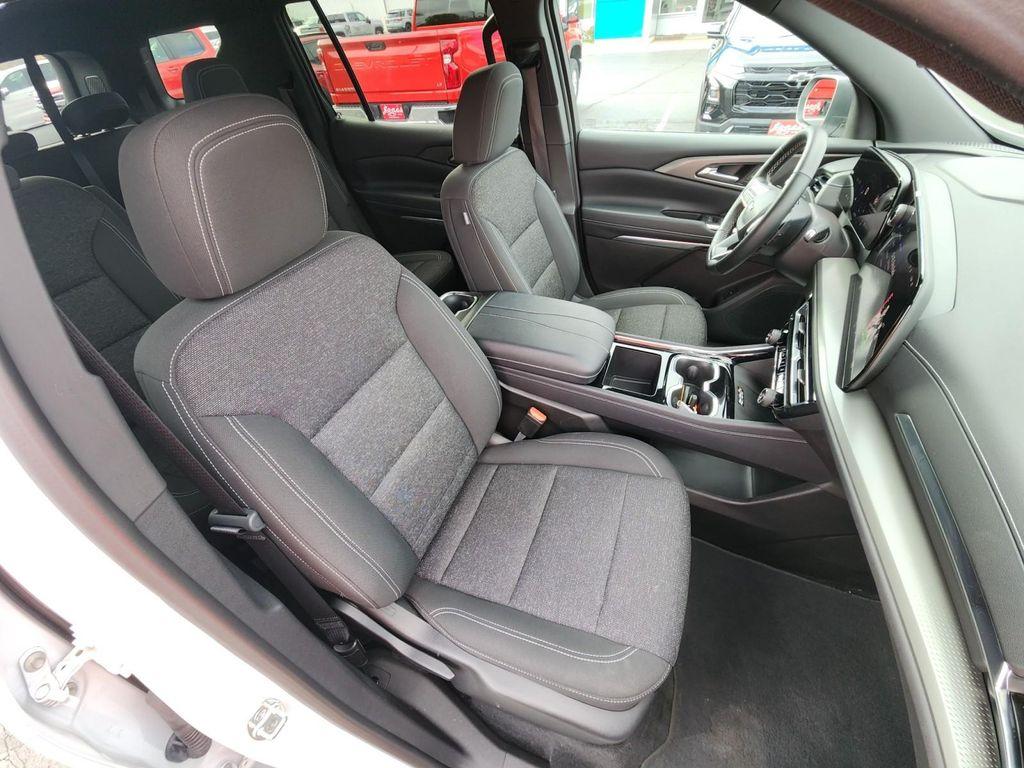 used 2025 Chevrolet Traverse car, priced at $37,987