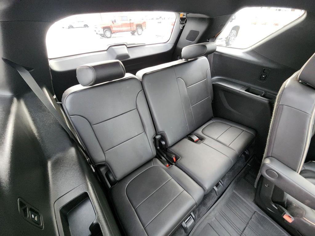 used 2022 Chevrolet Traverse car, priced at $32,987