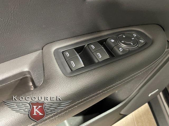 used 2022 Cadillac XT5 car, priced at $31,968