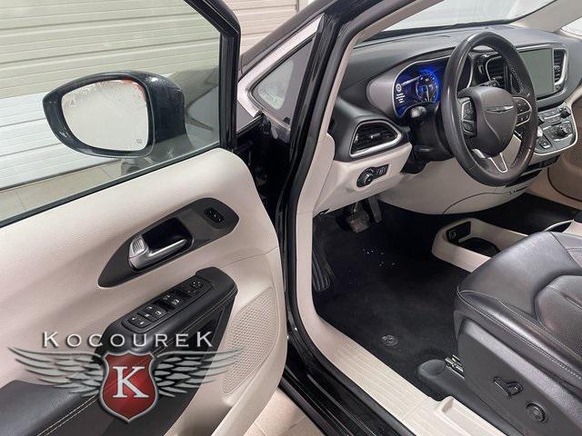 used 2024 Chrysler Pacifica car, priced at $28,712