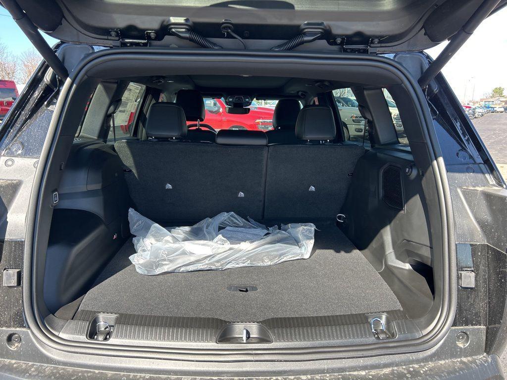 new 2026 Jeep Cherokee car, priced at $43,675