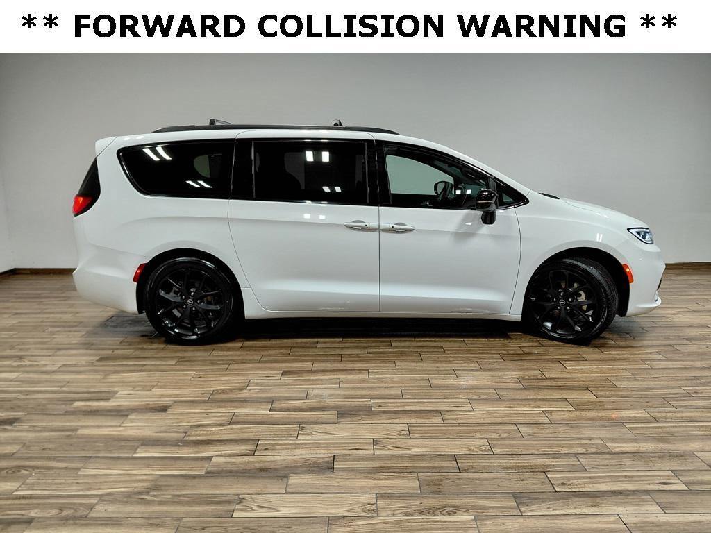 used 2025 Chrysler Pacifica car, priced at $33,100