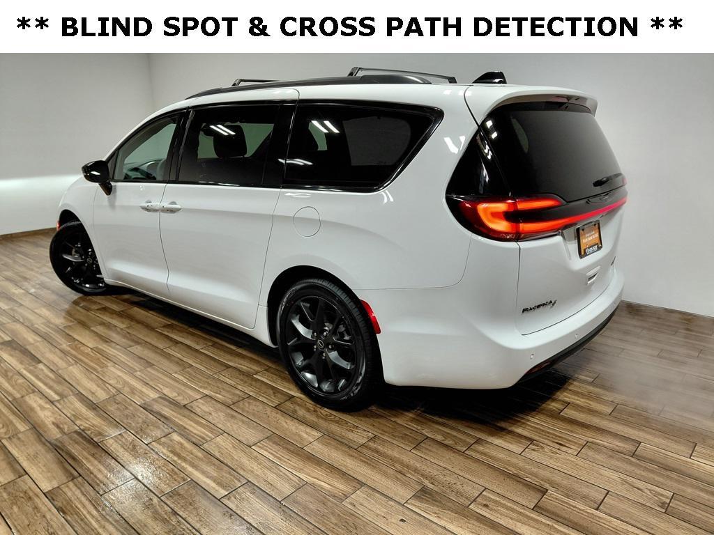 used 2025 Chrysler Pacifica car, priced at $33,100