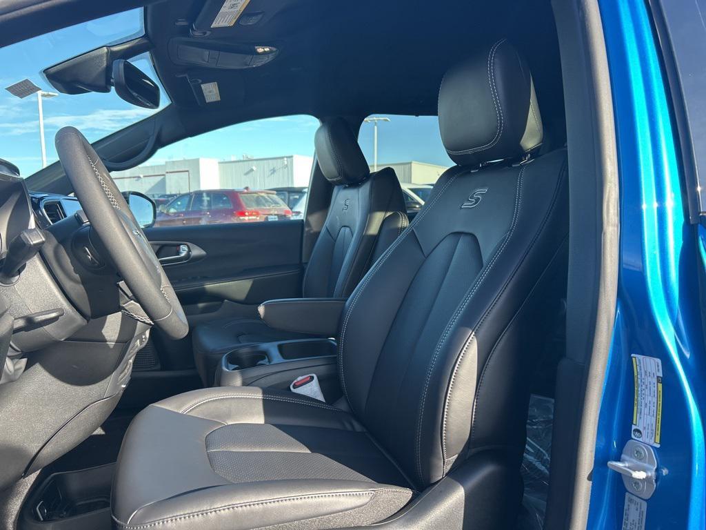 new 2026 Chrysler Pacifica car, priced at $46,997