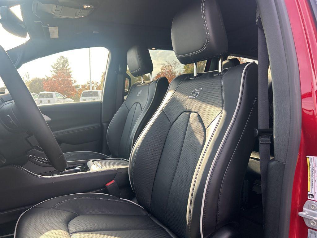 new 2026 Chrysler Pacifica car, priced at $46,989