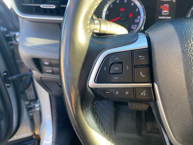 used 2022 Toyota Highlander car, priced at $25,152