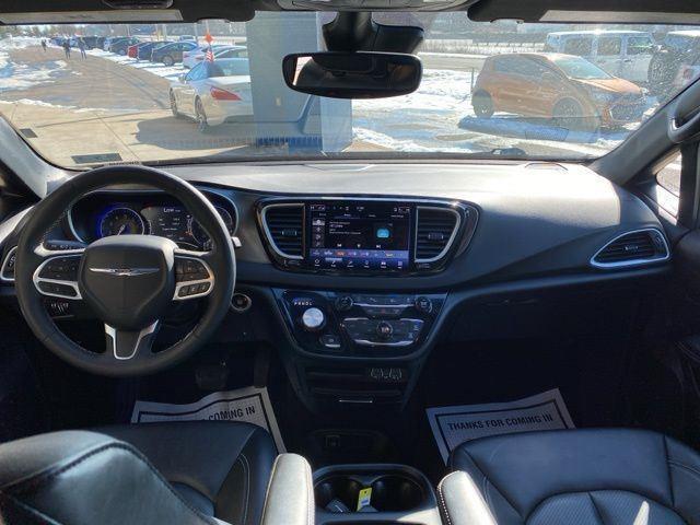 used 2025 Chrysler Pacifica car, priced at $27,790