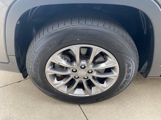 used 2019 Jeep Cherokee car, priced at $15,999