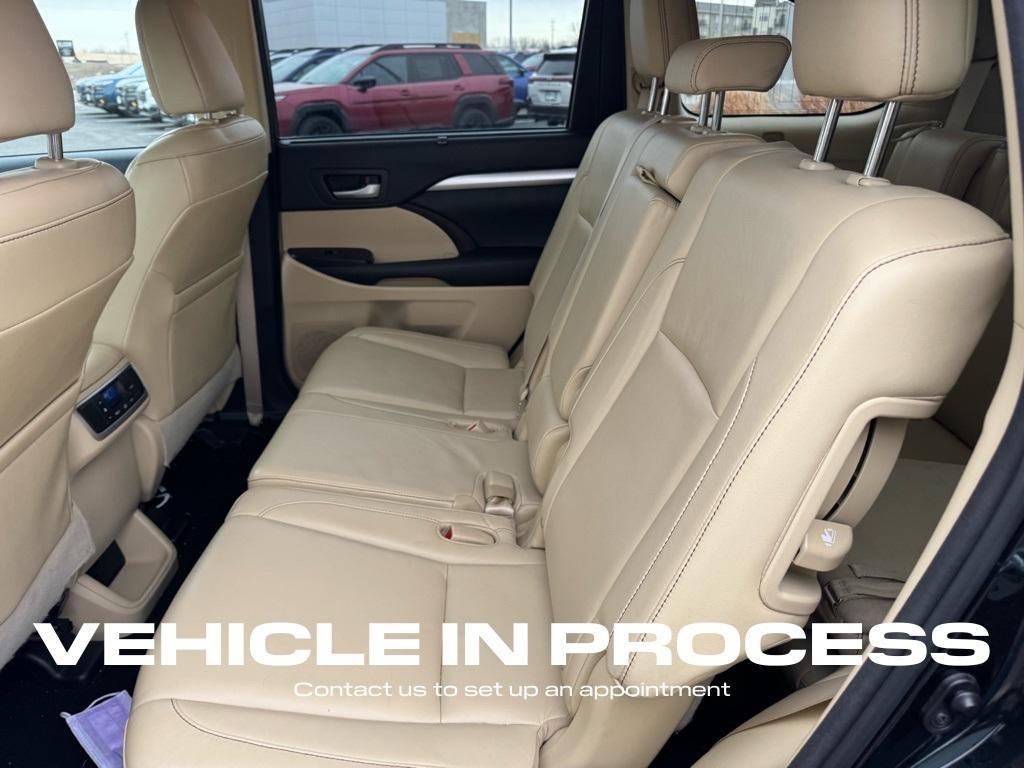 used 2015 Toyota Highlander car, priced at $14,400