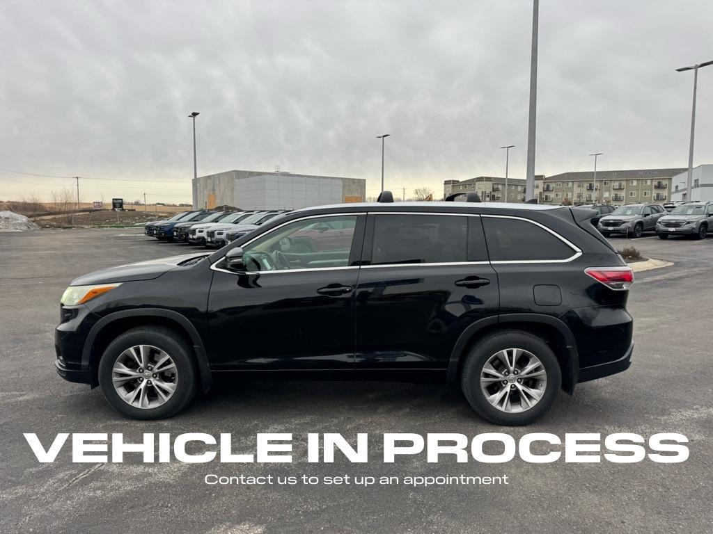 used 2015 Toyota Highlander car, priced at $14,400